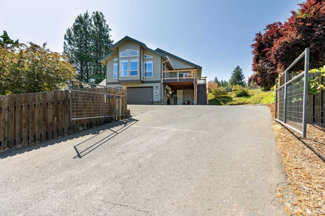 377 Nw Spring St White Salmon, Wa In White Salmon, Washington, United