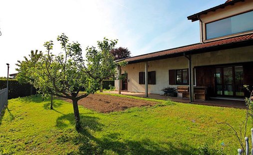 Villa in Albavilla, Lombardy, Italy 1