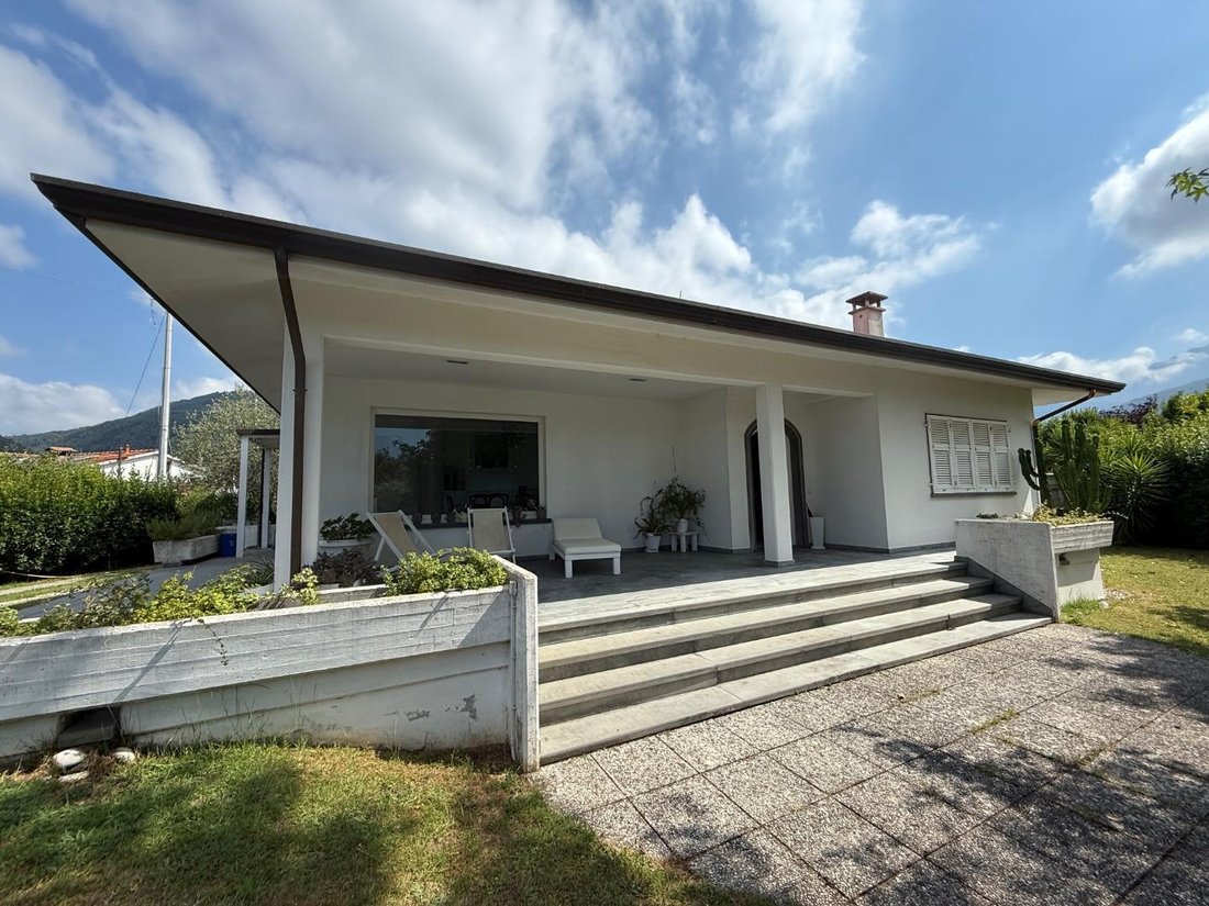 Villa in Zentrum, Massa, Italien 2 - 15929253