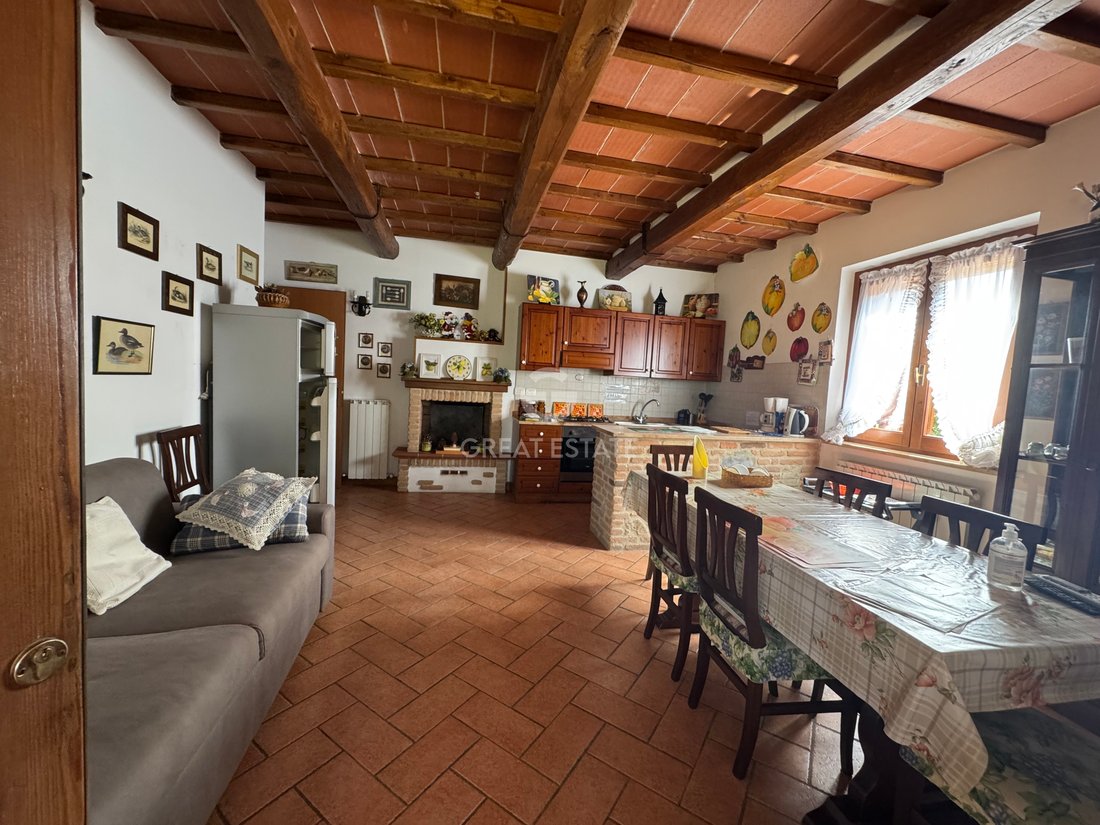 Estate in Castiglione del Lago, Umbria, Italy 2 - 15929244