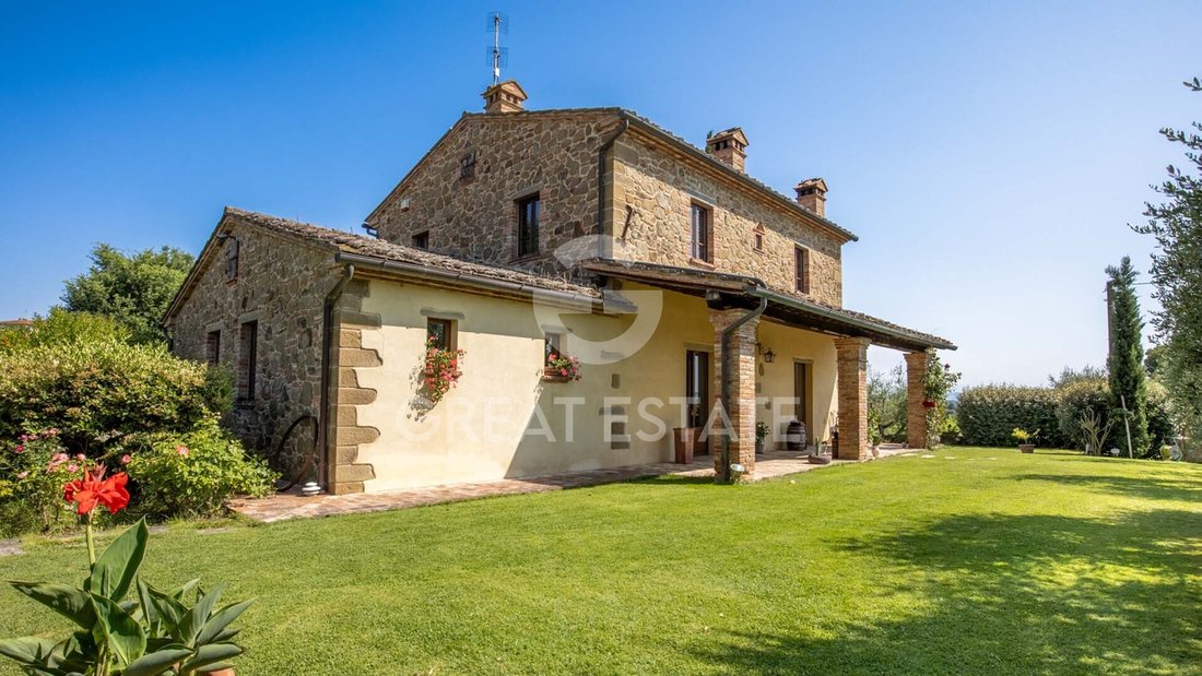 Estate in Foiano della Chiana, Tuscany, Italy 1 - 15929293