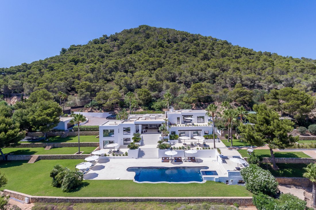 Villa in Cap Martinet, Santa Eularia des Riu, Balearic Islands 1 - 15930046