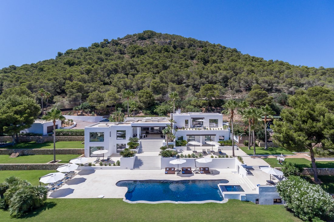 Villa in Cap Martinet, Santa Eularia des Riu, Balearic Islands 2 - 15930046