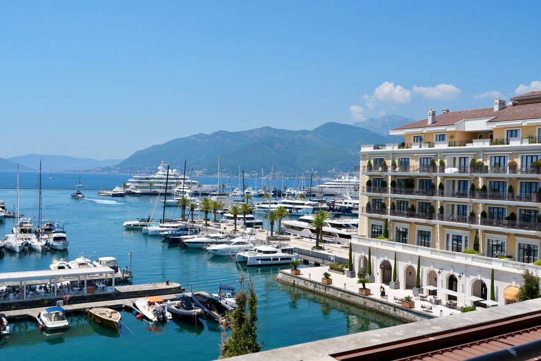 Apartment in Tivat, Tivat Municipality, Montenegro 1 - 15930599