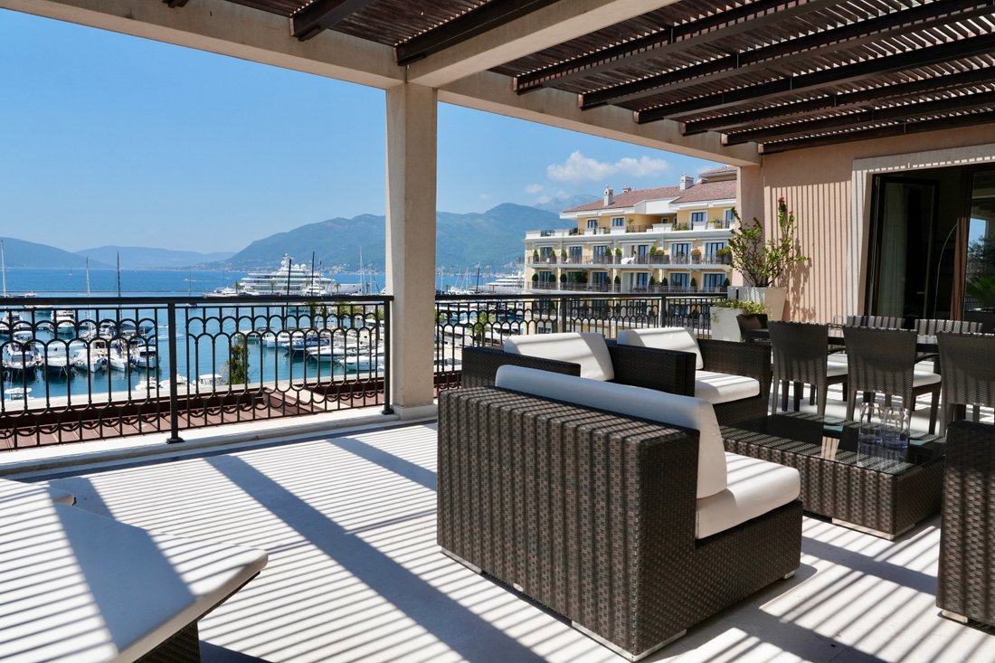 Apartment in Tivat, Tivat Municipality, Montenegro 3 - 15930599