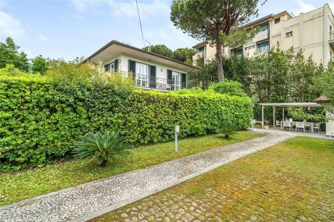 House in Tonfano, Pietrasanta, Italy 2 - 15931260