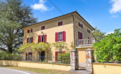 House in Lamporecchio, Tuscany, Italy 1