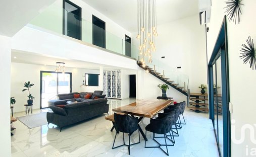 Castle for Sale in Bourges, Centre-Val de Loire, France