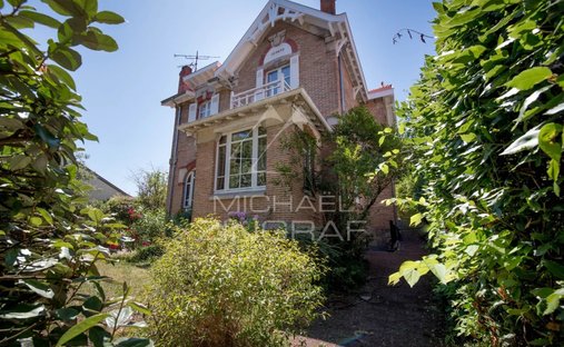 House in Aiguillon, Arcachon, France 1