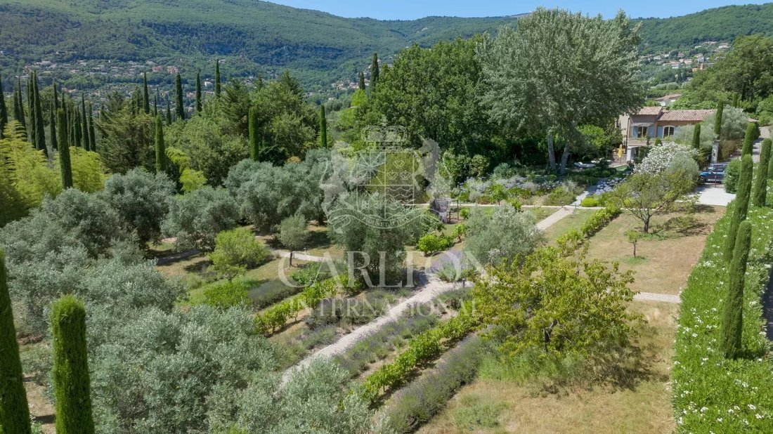 Villa in Châteauneuf-Grasse, Provence-Alpes-Côte d'Azur, France 2 - 15780483