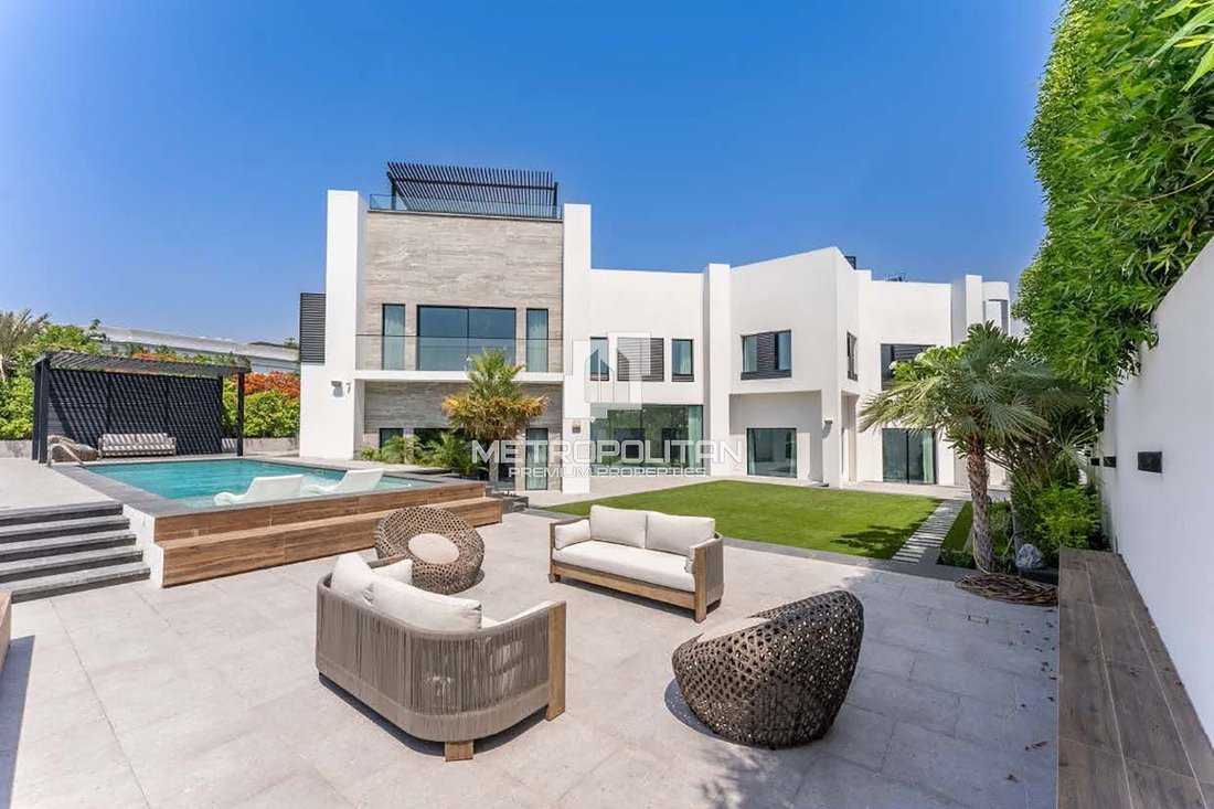 Villa in Emirates Hills, Dubai, United Arab Emirates 3 - 15932480