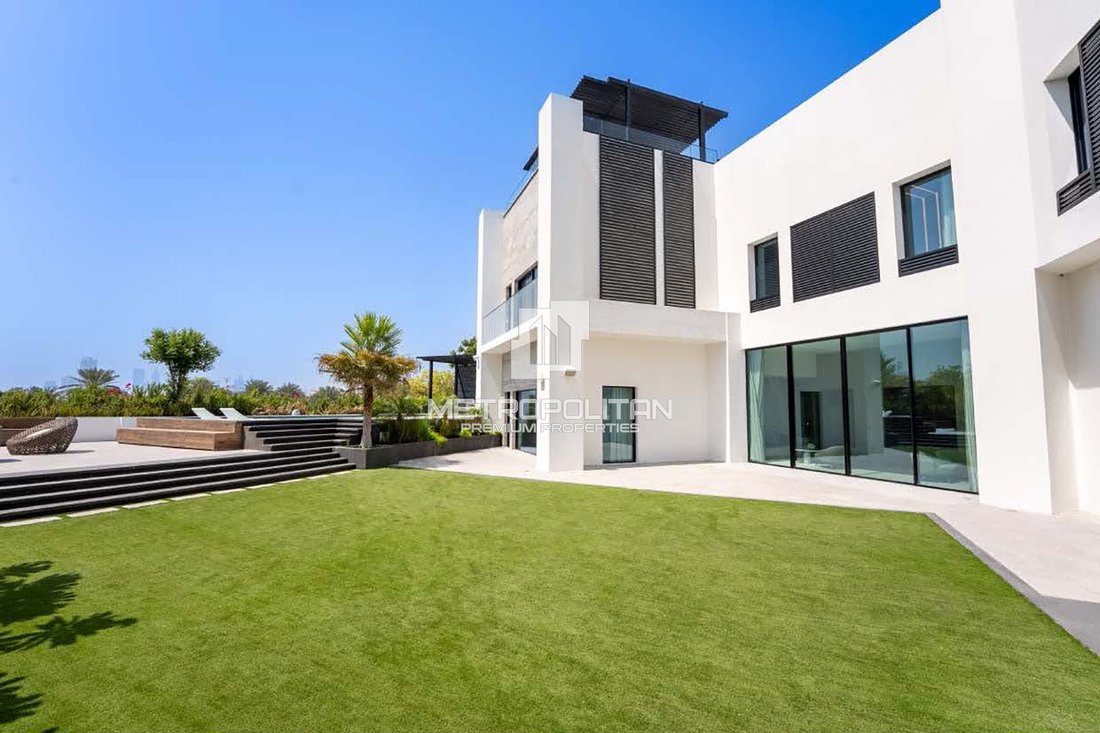 Villa in Emirates Hills, Dubai, United Arab Emirates 2 - 15932480