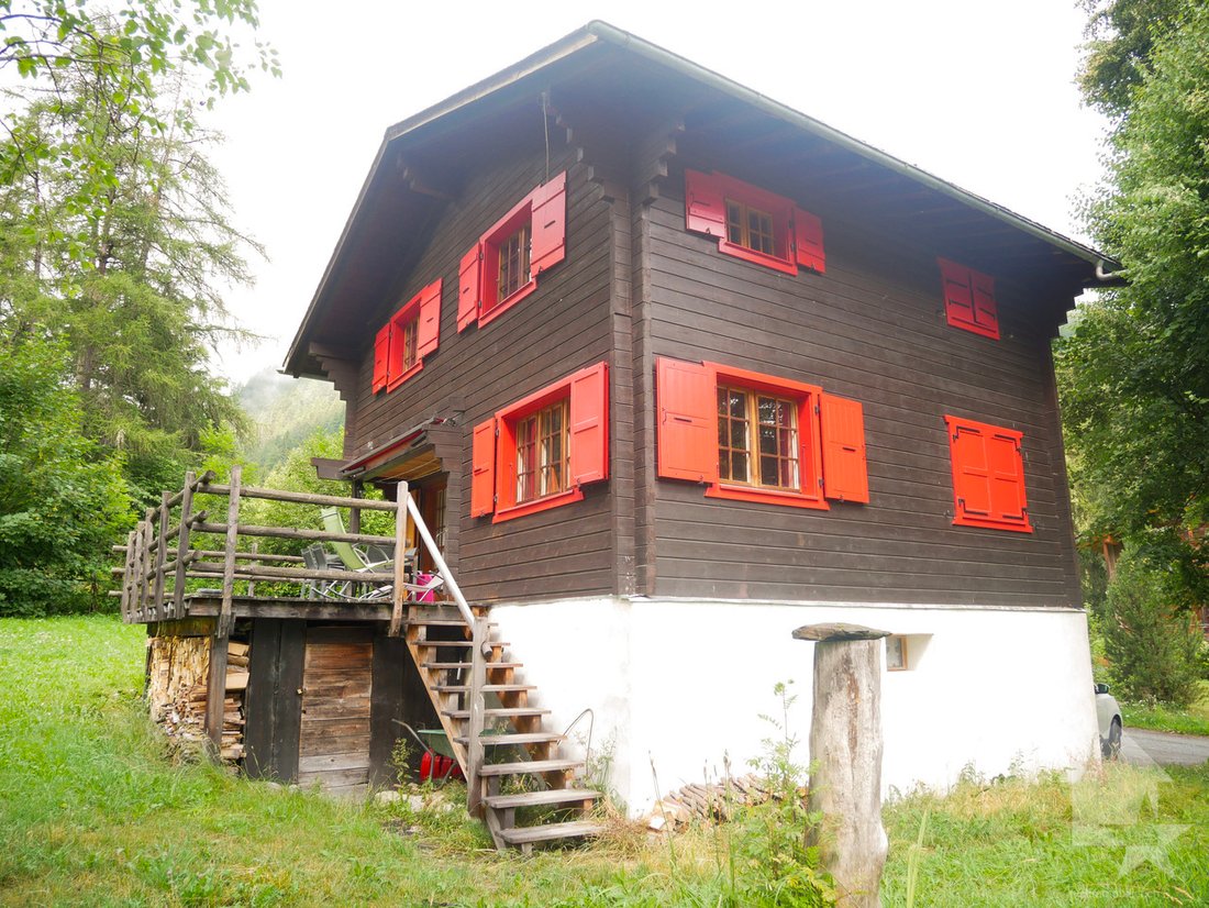 Magnificent Chalet 10 Minutes From La Fouly!
