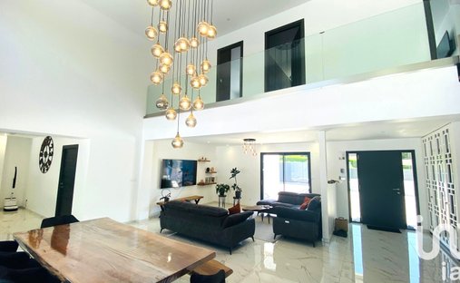 Castle for Sale in Bourges, Centre-Val de Loire, France