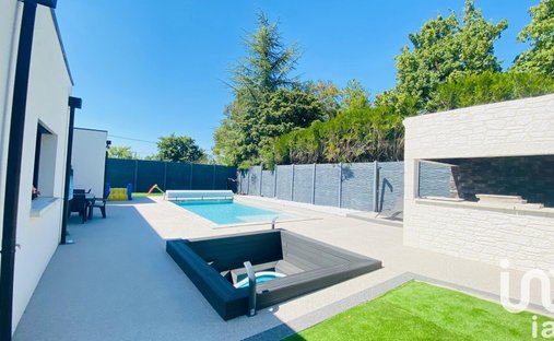 Castle for Sale in Bourges, Centre-Val de Loire, France