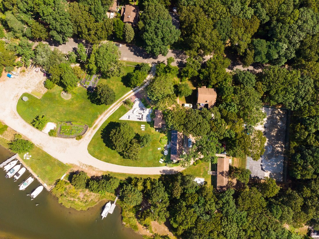 Springs, New York, United States 1 - 15879425