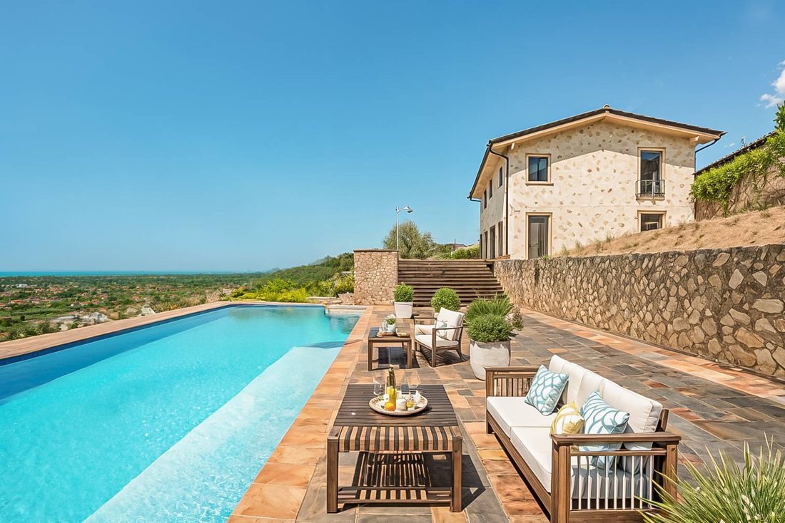 Villa in Strettoia-Capezzano-Valdicastello, Pietrasanta, Tuscany 1 - 15933591