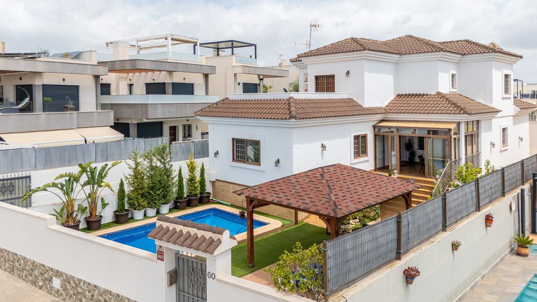 Villa in Los Montesinos, Valencian Community, Spain 1 - 15933375