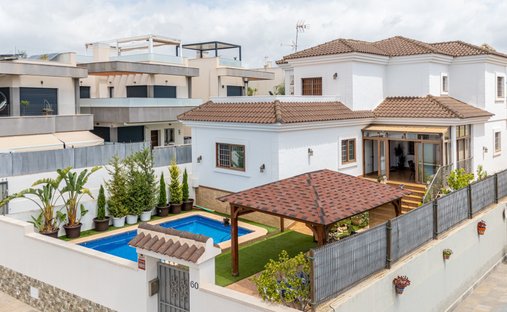 Villa in Los Montesinos, Valencian Community, Spain 1