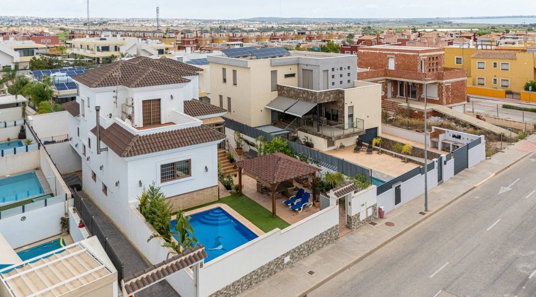 Villa in Los Montesinos, Valencian Community, Spain 2 - 15933327