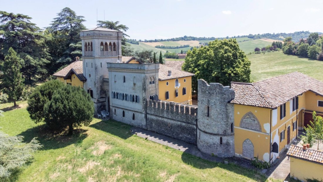 Villa in Quattro Castella, Emilia-Romagna, Italy 1 - 15933581