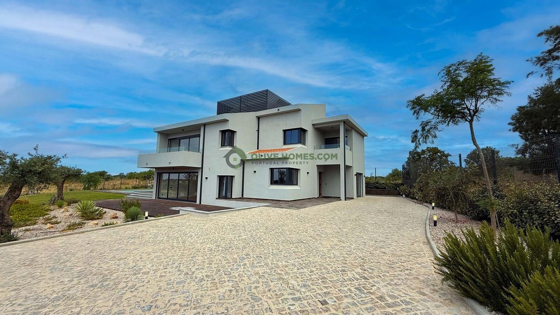 Villa in Quarteira, Algarve, Portugal 1 - 15599944
