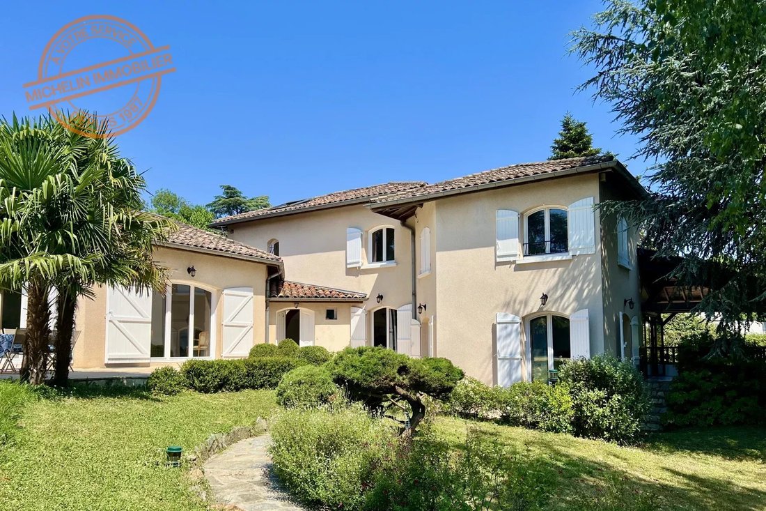 Villa in Saint-Cyr-au-Mont-d'Or, Auvergne-Rhône-Alpes, France 1 - 15931557