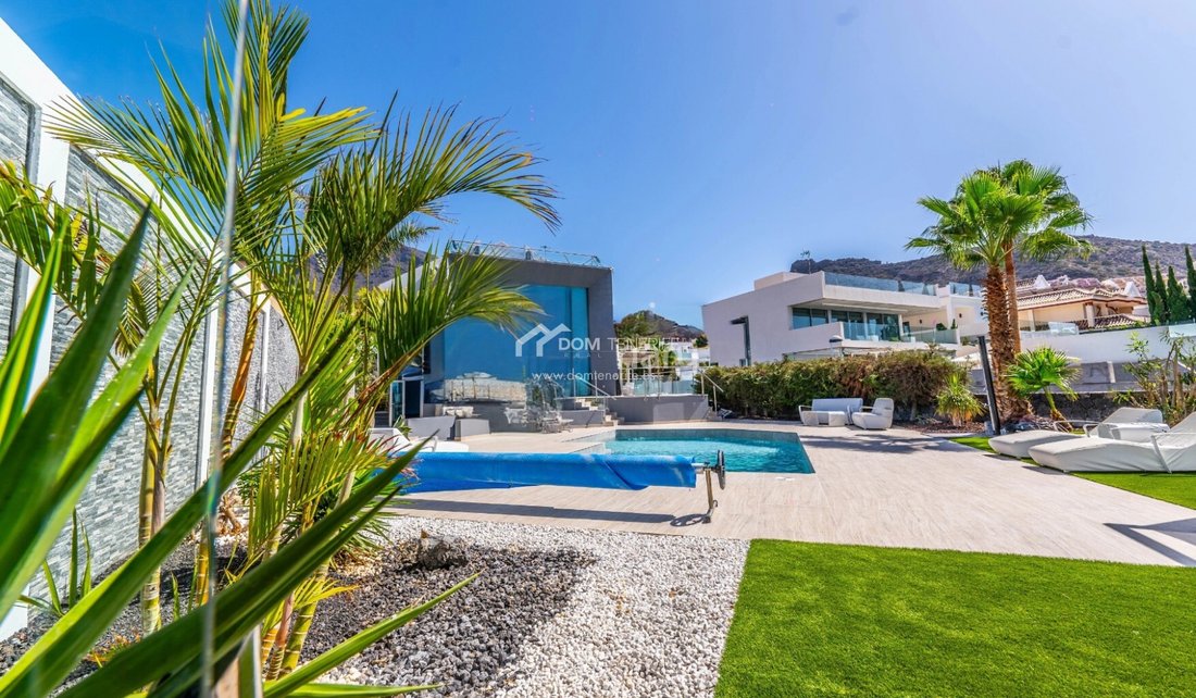Villa in Costa Adeje, Adeje, Canary Islands 1 - 15932045