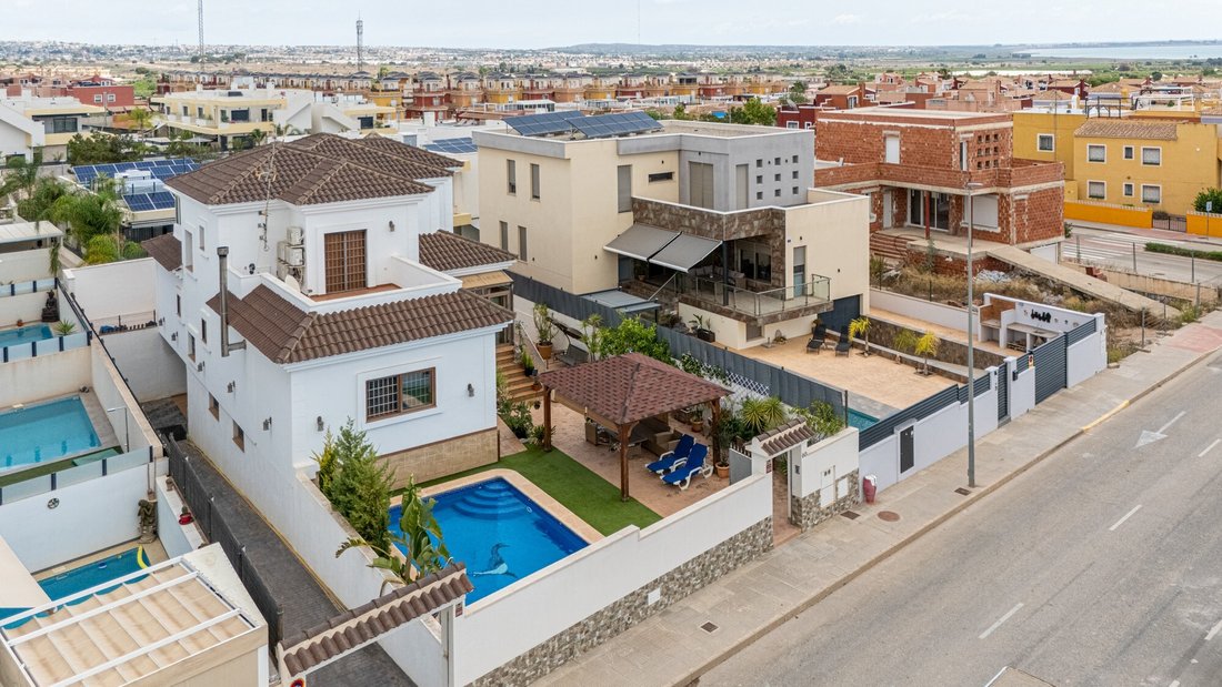 Villa in Los Montesinos, Valencian Community, Spain 2 - 15933375