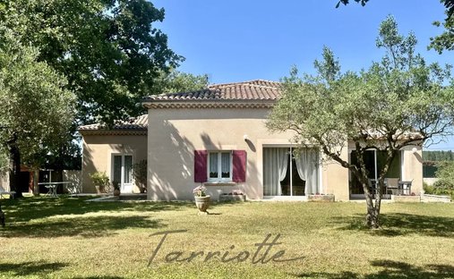 Haus in Chateauneuf-du-Rhone, Auvergne-Rhone-Alpen, Frankreich 1