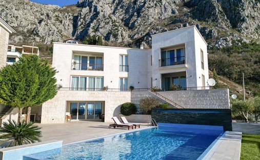 Villa in Blizikuće, Budva Municipality, Montenegro 1