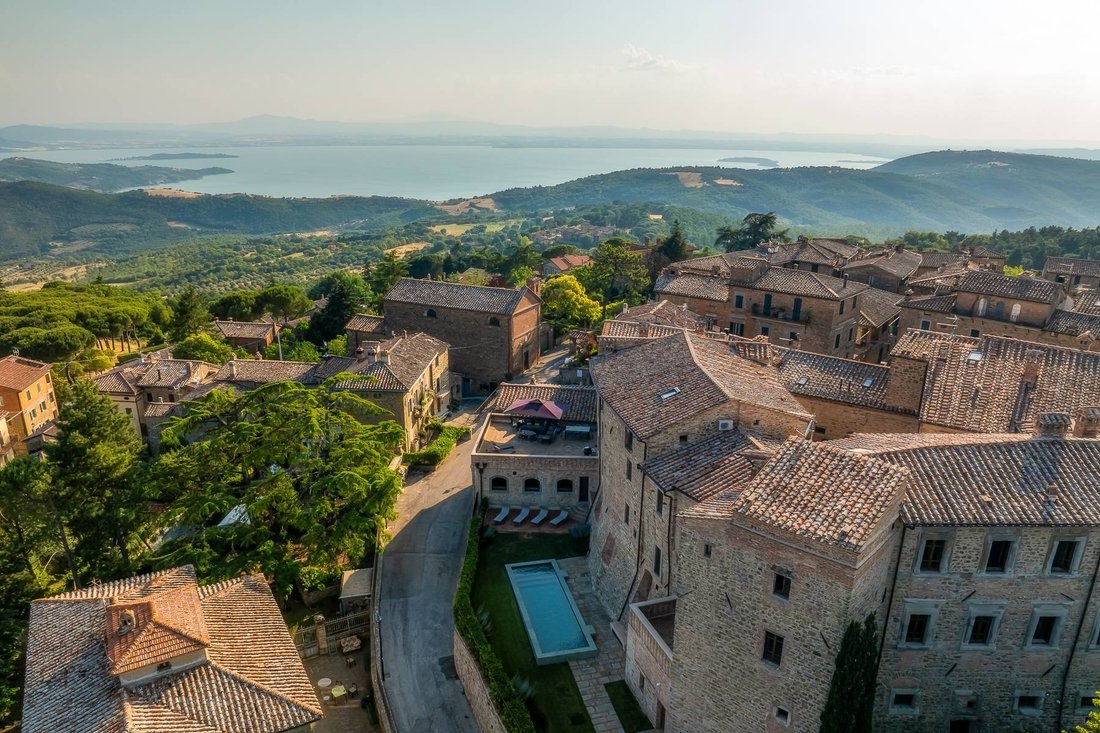 House in Passignano sul Trasimeno, Umbria, Italy 1 - 15935760