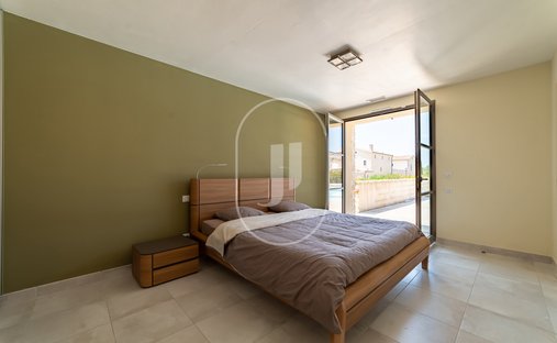 13th Historic Castle With Majestic Park And Pool