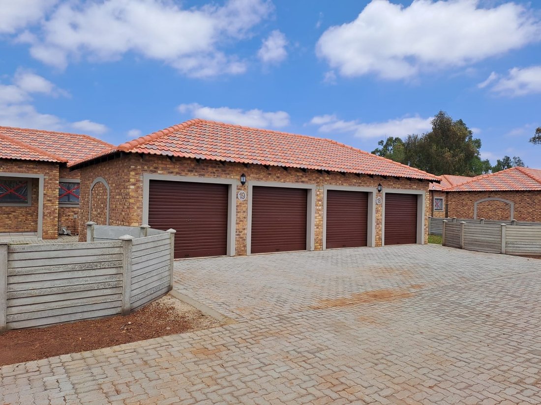 Townhouse in Meyerton Ext 6, Vaal Marina, South Africa 2 - 15938530