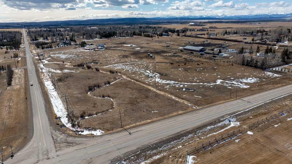 House in Calgary, Alberta, Canada 3 - 15936149