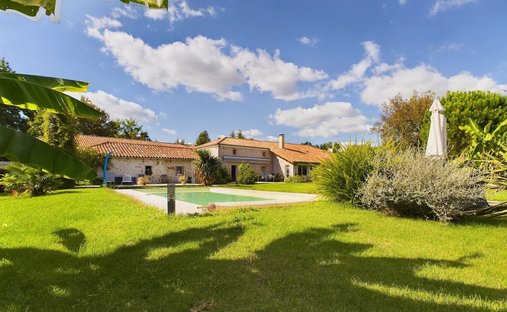 House in Saint-Sylvestre-sur-Lot, Nouvelle-Aquitaine, France 1