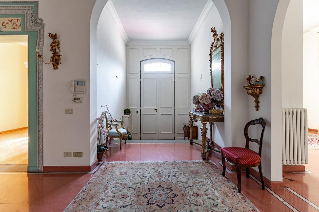Villa in Station Area, Empoli, Tuscany 3 - 15937939