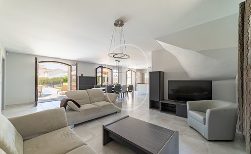 13th Historic Castle With Majestic Park And Pool