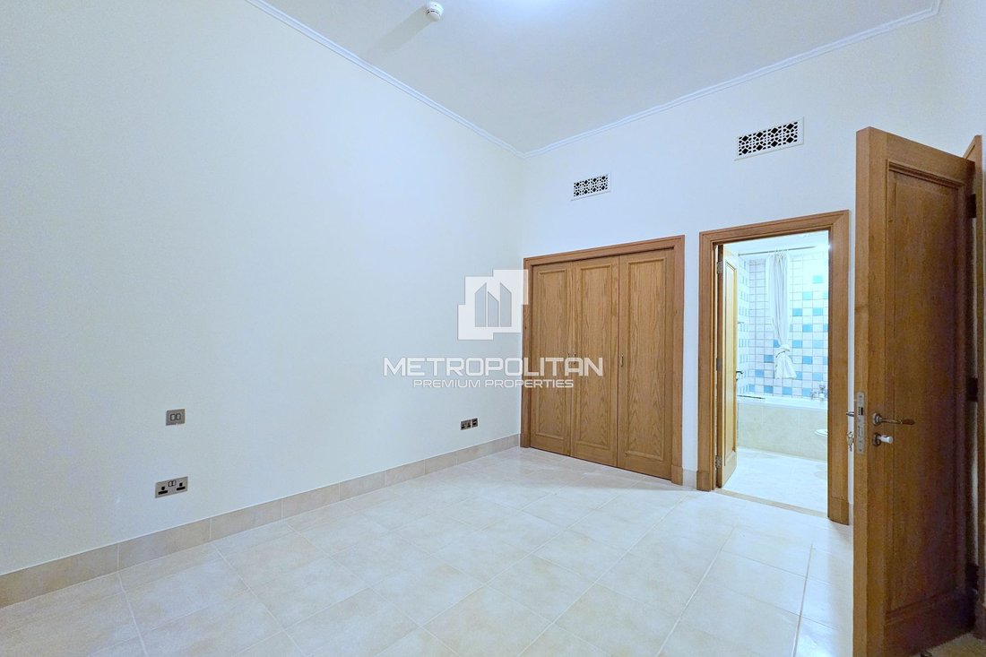 Apartment in Downtown Dubai, Dubai, United Arab Emirates 2 - 15936969