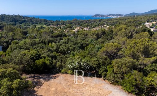 Land in La Croix-Valmer, Provence-Alpes-Côte d'Azur, France 1
