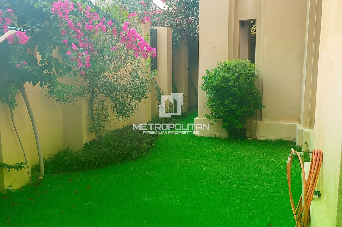 Apartment in Downtown Dubai, Dubai, United Arab Emirates 1 - 15936969