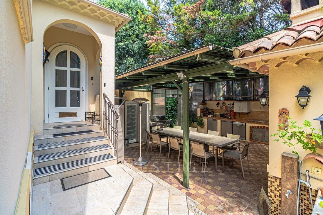 House in Antibes, Provence-Alpes-Côte d'Azur, France 5 - 15936482