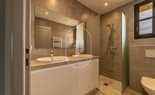 13th Historic Castle With Majestic Park And Pool