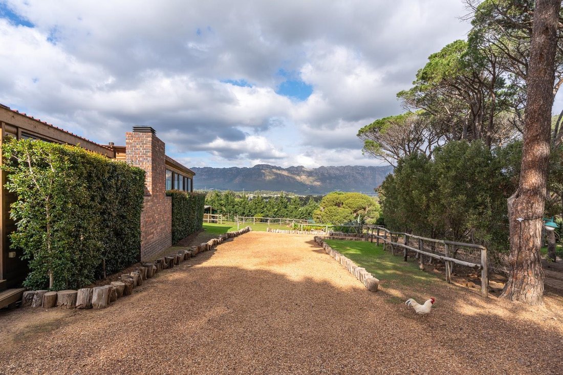Farm Ranch in Helderberg Rural, Cape Town, Western Cape 1 - 15938741