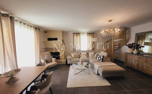 Castle for Sale in Le Thor, Provence-Alpes-Côte d'Azur, France