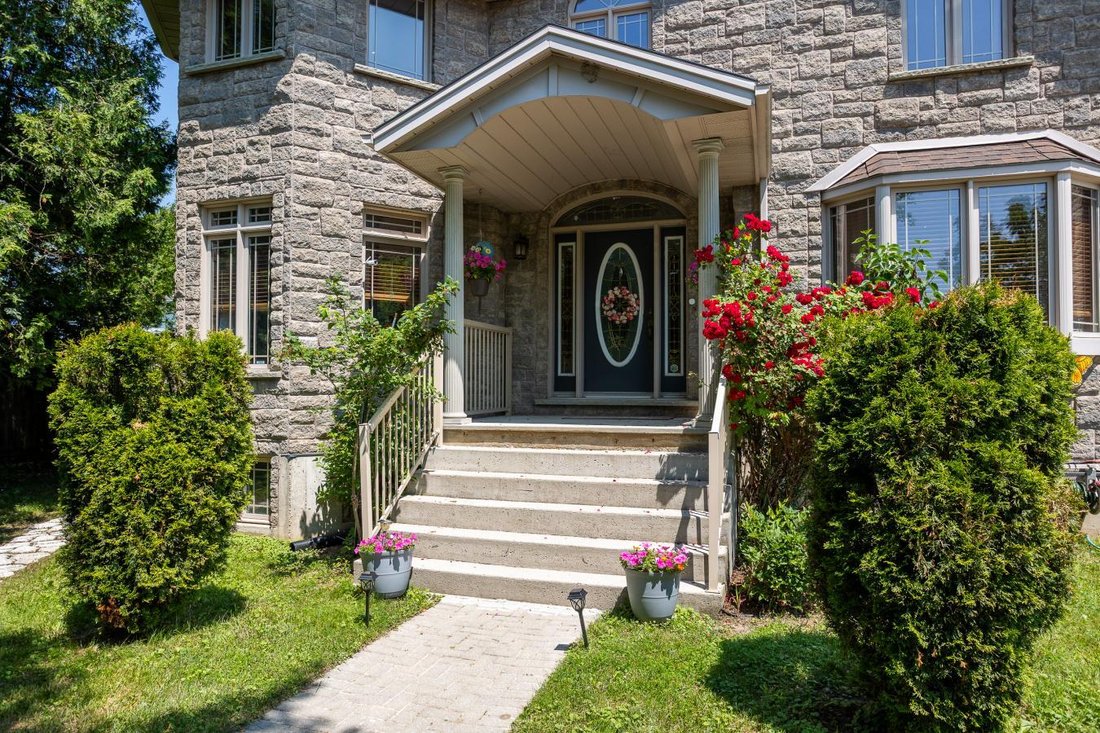 House in Owen Sound, Ontario, Canada 2 - 15939318