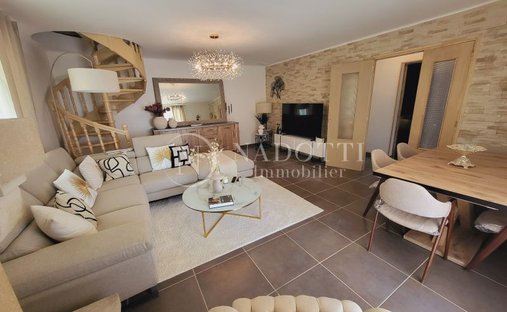 Castle for Sale in Le Thor, Provence-Alpes-Côte d'Azur, France