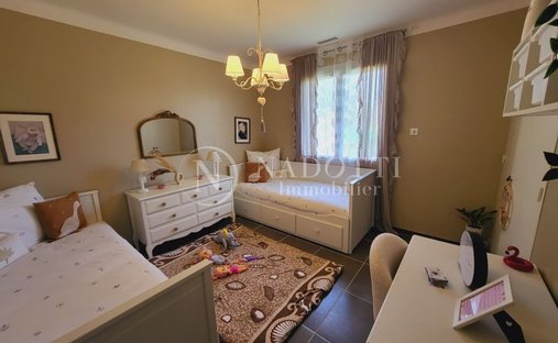 Castle for Sale in Le Thor, Provence-Alpes-Côte d'Azur, France