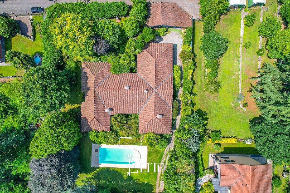 Villa in Somma Lombardo, Lombardy, Italy 2 - 15940504