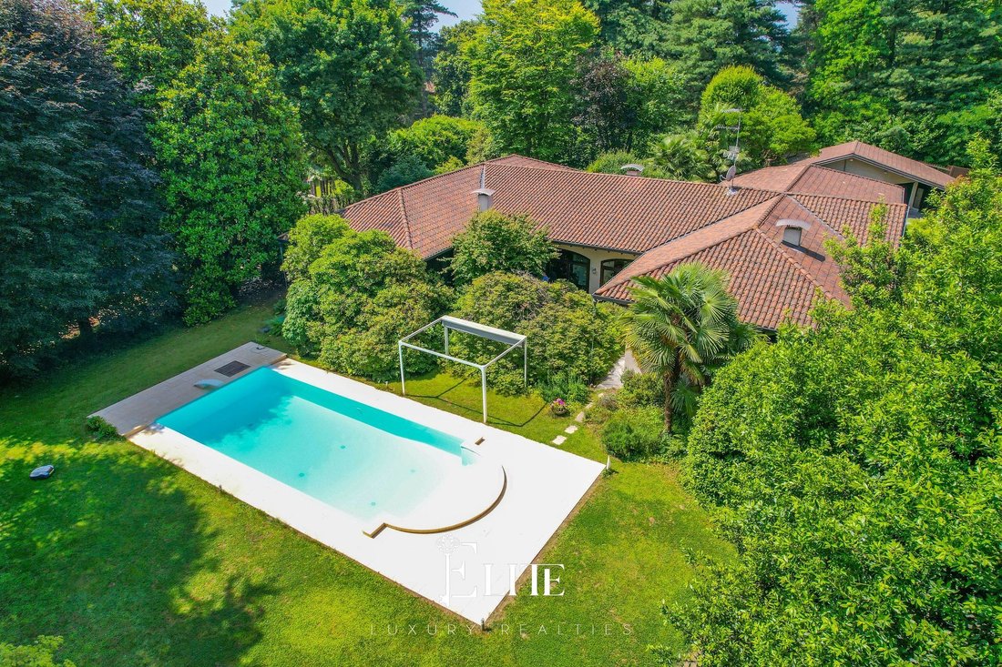 Villa in Somma Lombardo, Lombardy, Italy 1 - 15940504